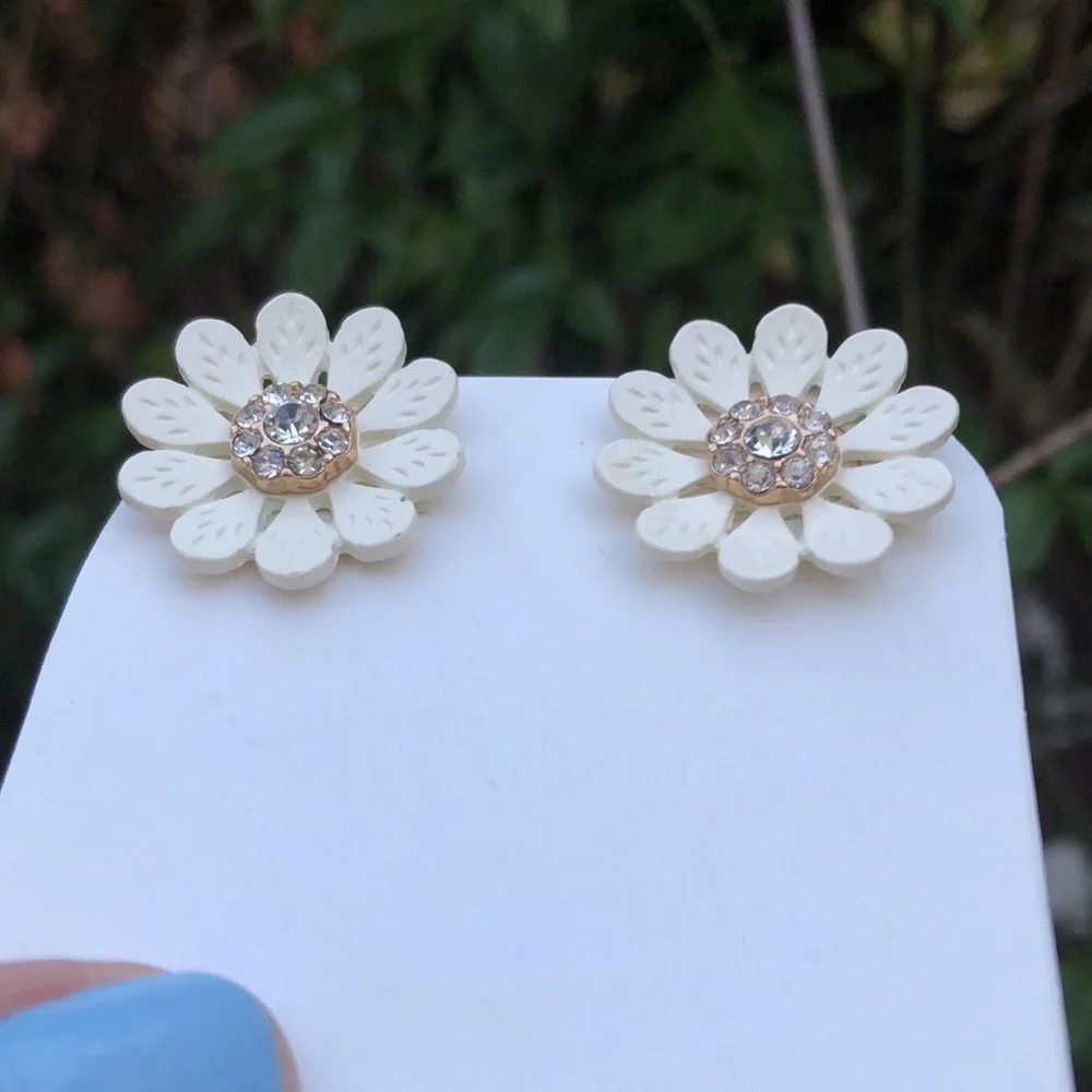 White Crystal Daisy Flower Earrings